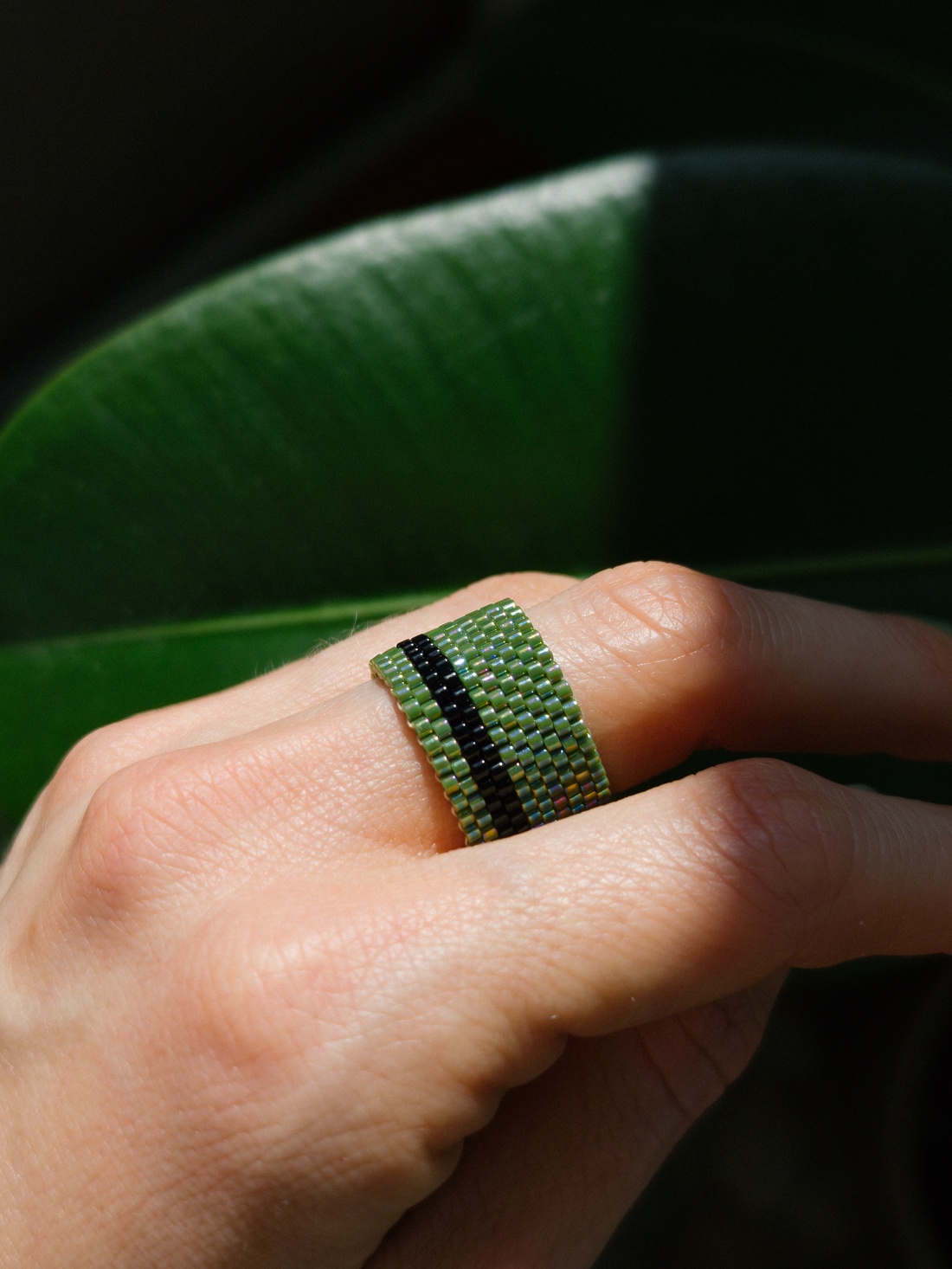 Inel din margele colorate verzi  - bijuterii - inele - inele cu pietre semiprețioase - Artynos.ro