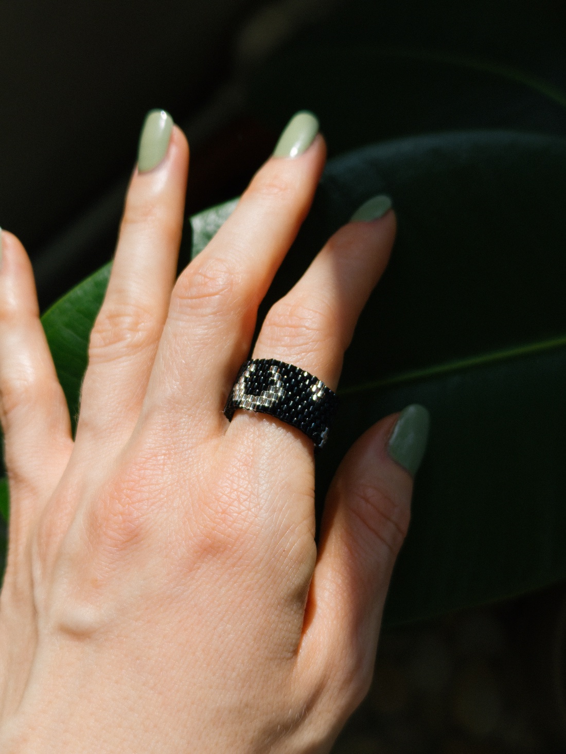 Inel din margele negre cu model semiluna  - bijuterii - inele - inele cu pietre semiprețioase - Artynos.ro