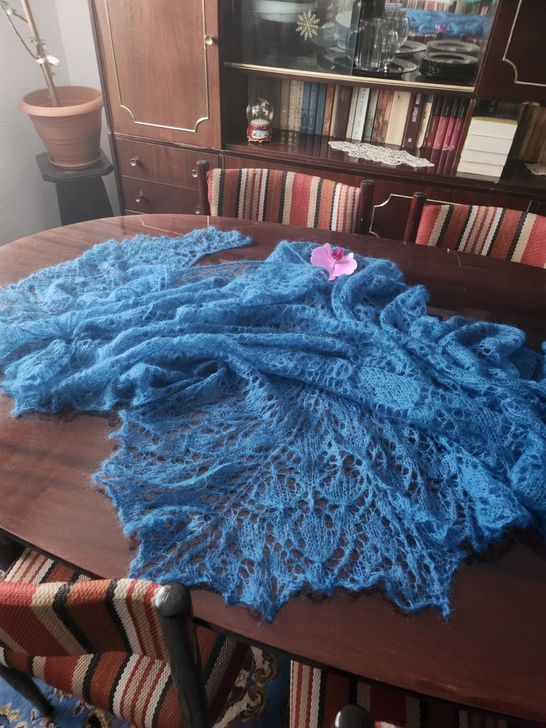 Sal tricotat Poveste de Craciun - îmbrăcăminte și modă - eșarfe, pălării, fularuri - șaluri - Artynos.ro Sal tricotat Poveste de Craciun - îmbrăcăminte și modă - eșarfe, pălării, fularuri - șaluri - Artynos.ro