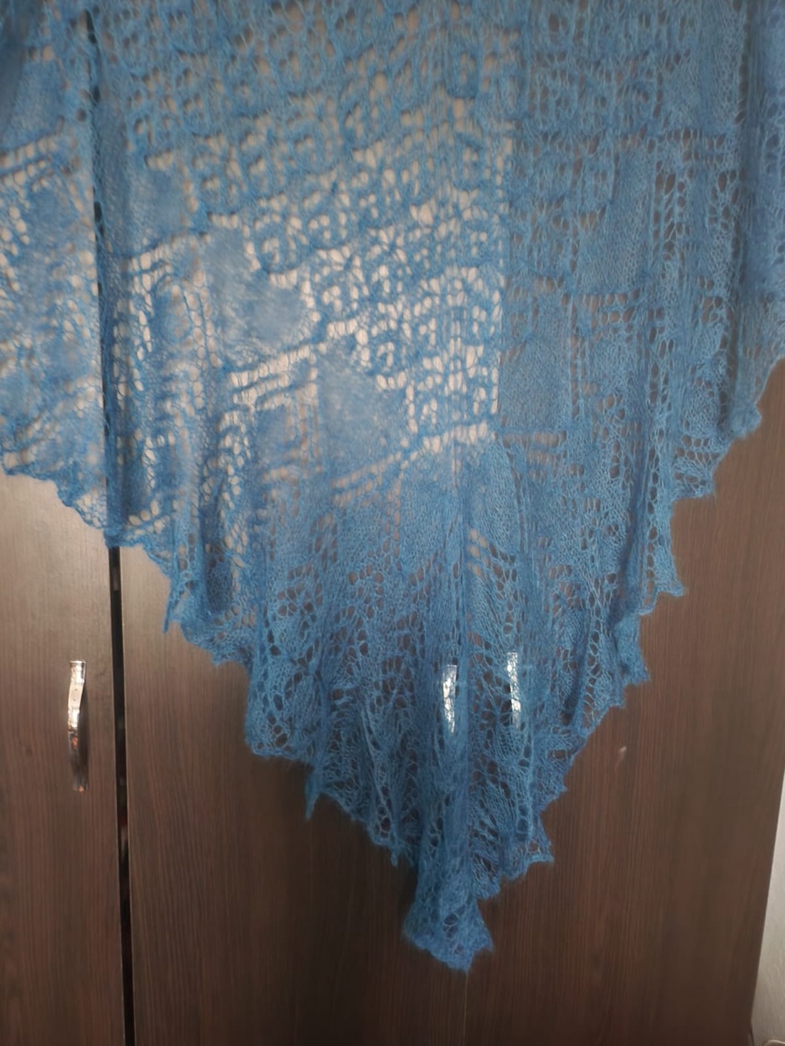 Sal tricotat Poveste de Craciun - îmbrăcăminte și modă - eșarfe, pălării, fularuri - șaluri - Artynos.ro Sal tricotat Poveste de Craciun - îmbrăcăminte și modă - eșarfe, pălării, fularuri - șaluri - Artynos.ro