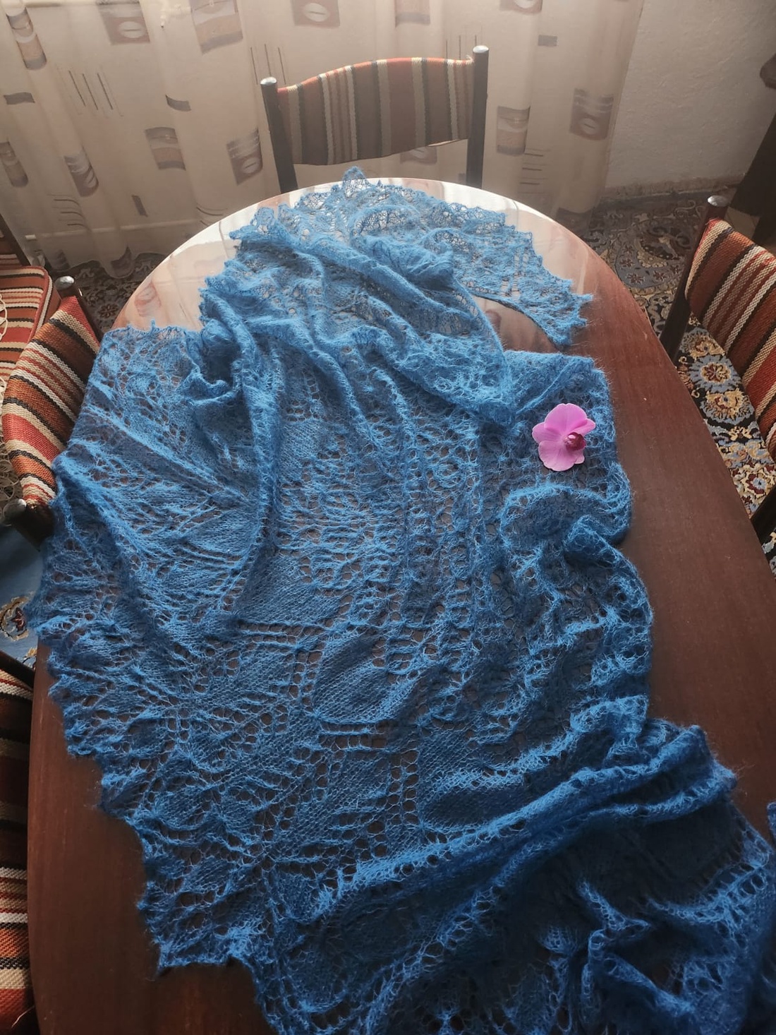 Sal tricotat Poveste de Craciun - îmbrăcăminte și modă - eșarfe, pălării, fularuri - șaluri - Artynos.ro Sal tricotat Poveste de Craciun - îmbrăcăminte și modă - eșarfe, pălării, fularuri - șaluri - Artynos.ro