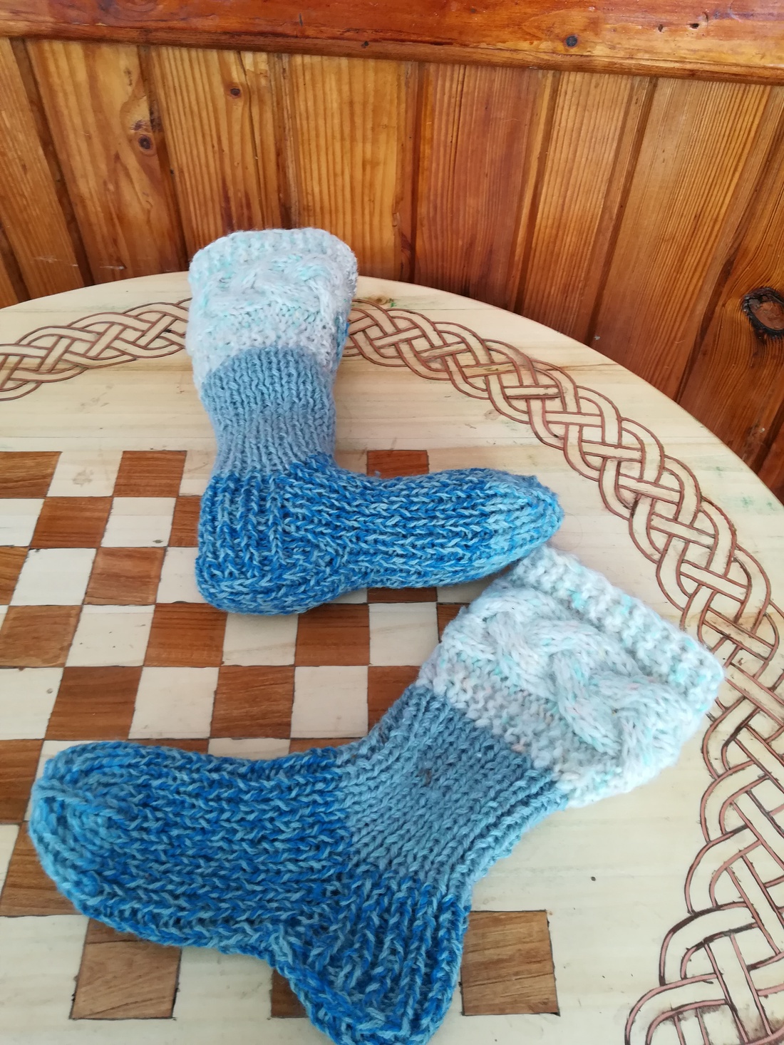 Ciorapi tricotati - îmbrăcăminte și modă - pantofi, papuci, șosete - încălzitor picioare - Artynos.ro Ciorapi tricotati - îmbrăcăminte și modă - pantofi, papuci, șosete - încălzitor picioare - Artynos.ro