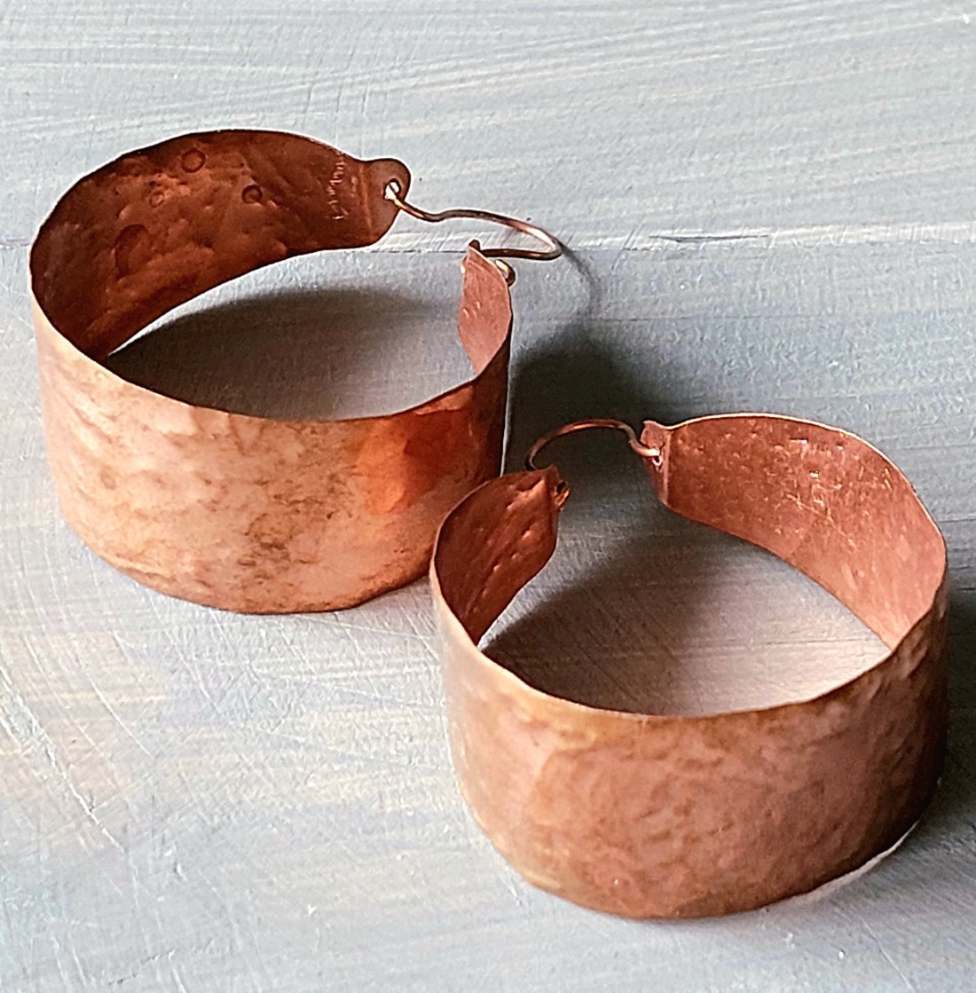 Cercei largi din cupru - bijuterii - cercei hoops - Artynos.ro Cercei largi din cupru - bijuterii - cercei hoops - Artynos.ro