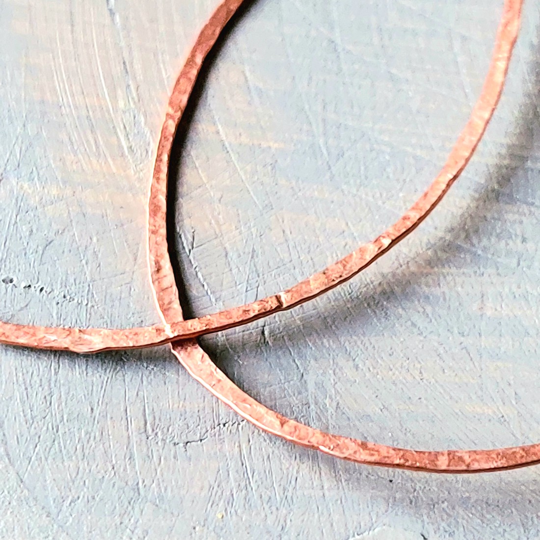 Cercei cu design oval din cupru -  - Artynos.ro Cercei cu design oval din cupru -  - Artynos.ro