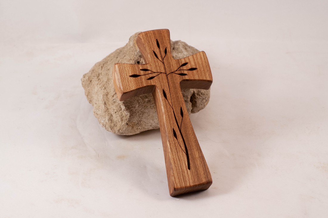 Cruce din lemn cu model, cruce de perete  - casă & stil de viață - accesorii religioase - cruce - Artynos.ro