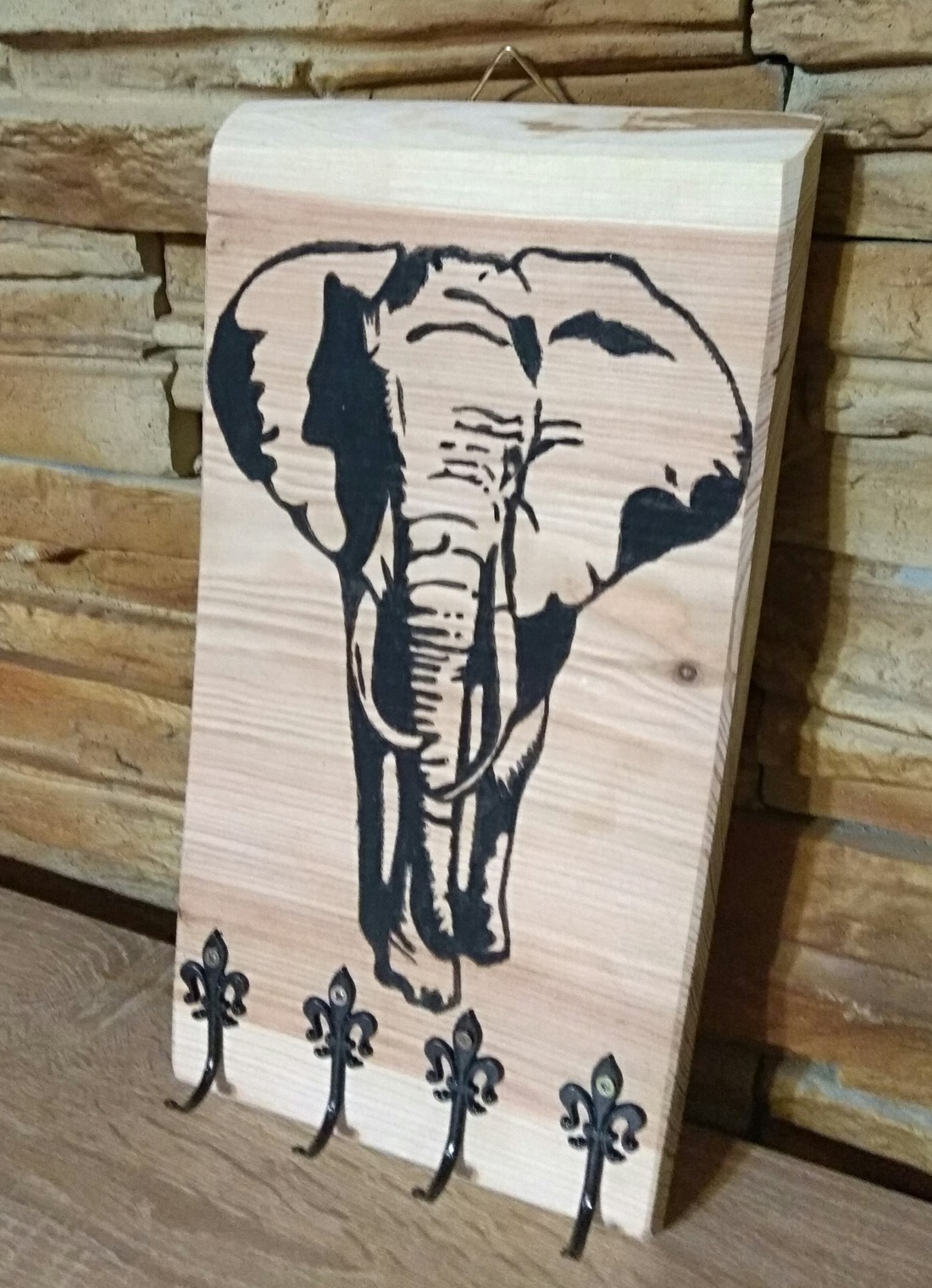 Elefant cuier de perete - - Artynos.ro Elefant cuier de perete - - Artynos.ro