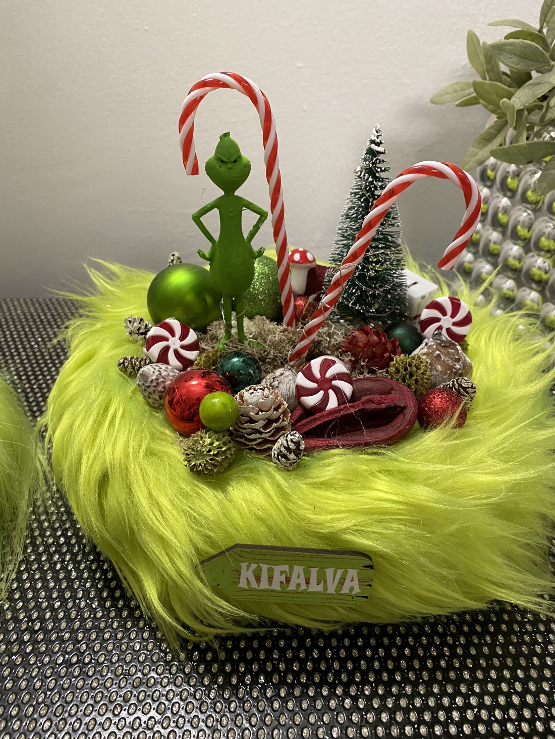 Masa de Crăciun Grinch dis - - Artynos.ro Masa de Crăciun Grinch dis - - Artynos.ro