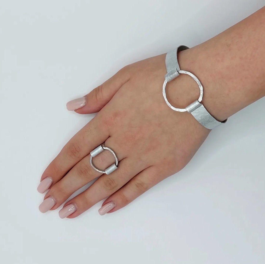 Minimală în formă de pană din aluminiu - bijuterii - seturi de bijuterii - Artynos.ro Minimală în formă de pană din aluminiu - bijuterii - seturi de bijuterii - Artynos.ro