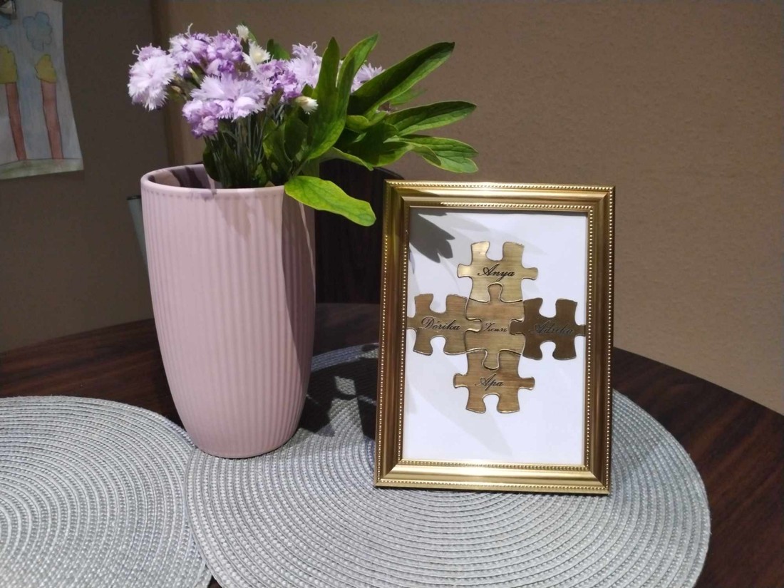 Puzzle de familie cu gravură unică - - Artynos.ro Puzzle de familie cu gravură unică - - Artynos.ro
