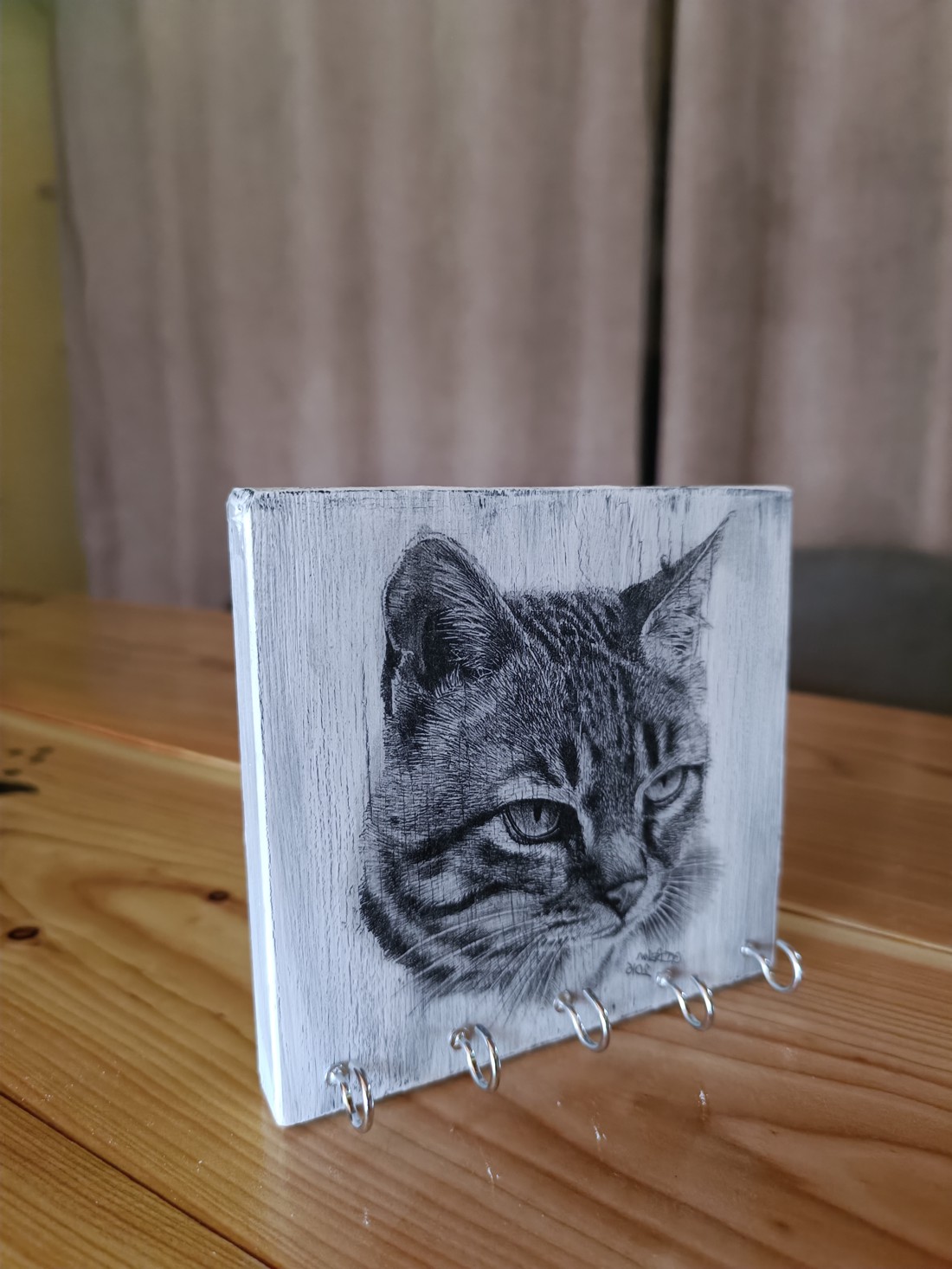 Breloc de perete din lemn Kitty -  - Artynos.ro