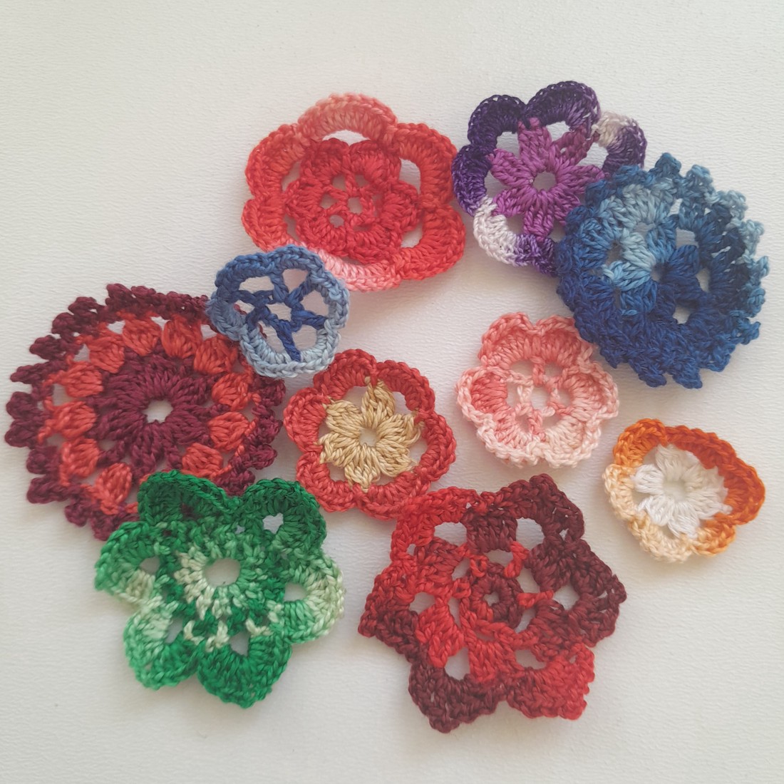 Pachet flori croșetate - 10 bucăți / pachet - - Artynos.ro Pachet flori croșetate - 10 bucăți / pachet - - Artynos.ro