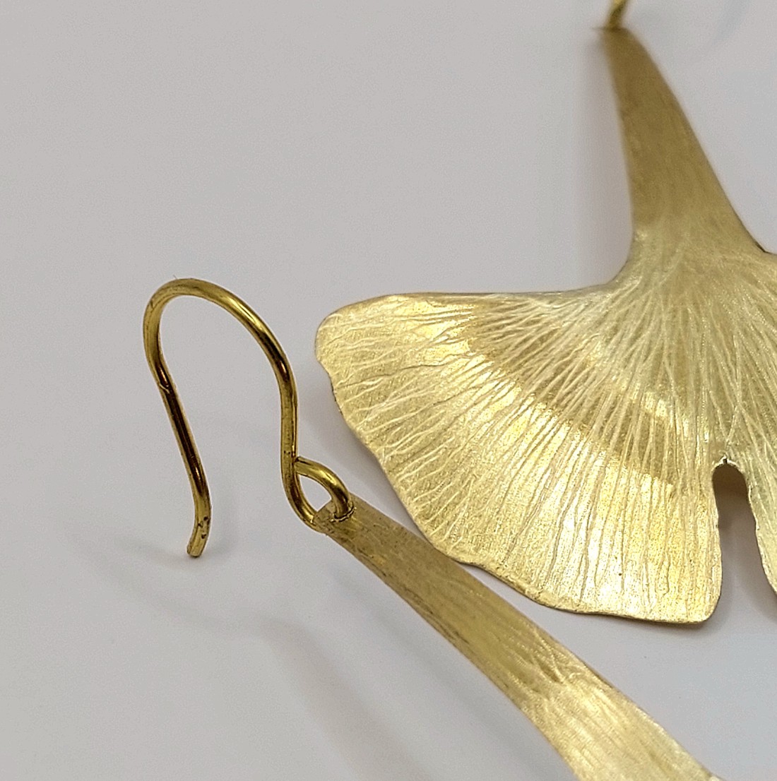 Cercei speciali din alamă GINKGO BILOBA - bijuterii - cercei cu figurine - Artynos.ro Cercei speciali din alamă GINKGO BILOBA - bijuterii - cercei cu figurine - Artynos.ro