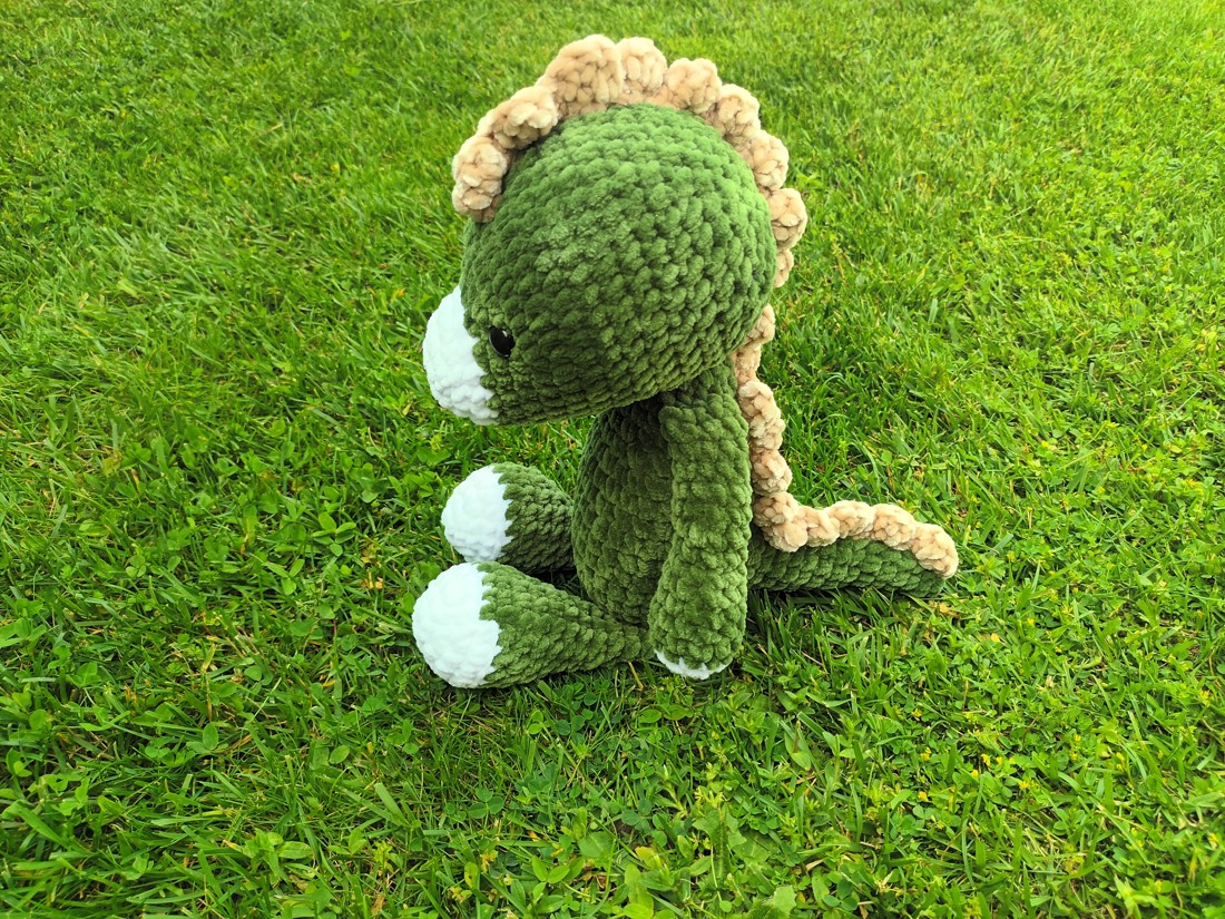 Dini, dinozaur de pluș amigurumi -  - Artynos.ro