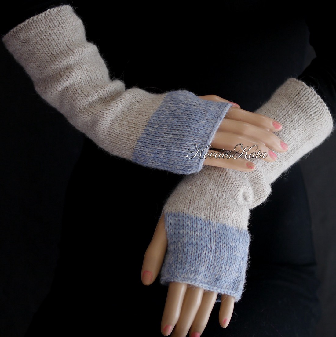 BOSZI-KESZTYŰ / mistery lux - mănușă exclusiv tricotată manual, încălzitoare de mână / bej+albastru - îmbrăcăminte și modă - eșarfe, pălării, fularuri - mănușă - Artynos.ro