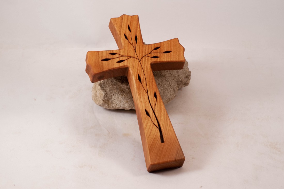 Cruce din lemn cu model, cruce de perete  - casă & stil de viață - accesorii religioase - cruce - Artynos.ro