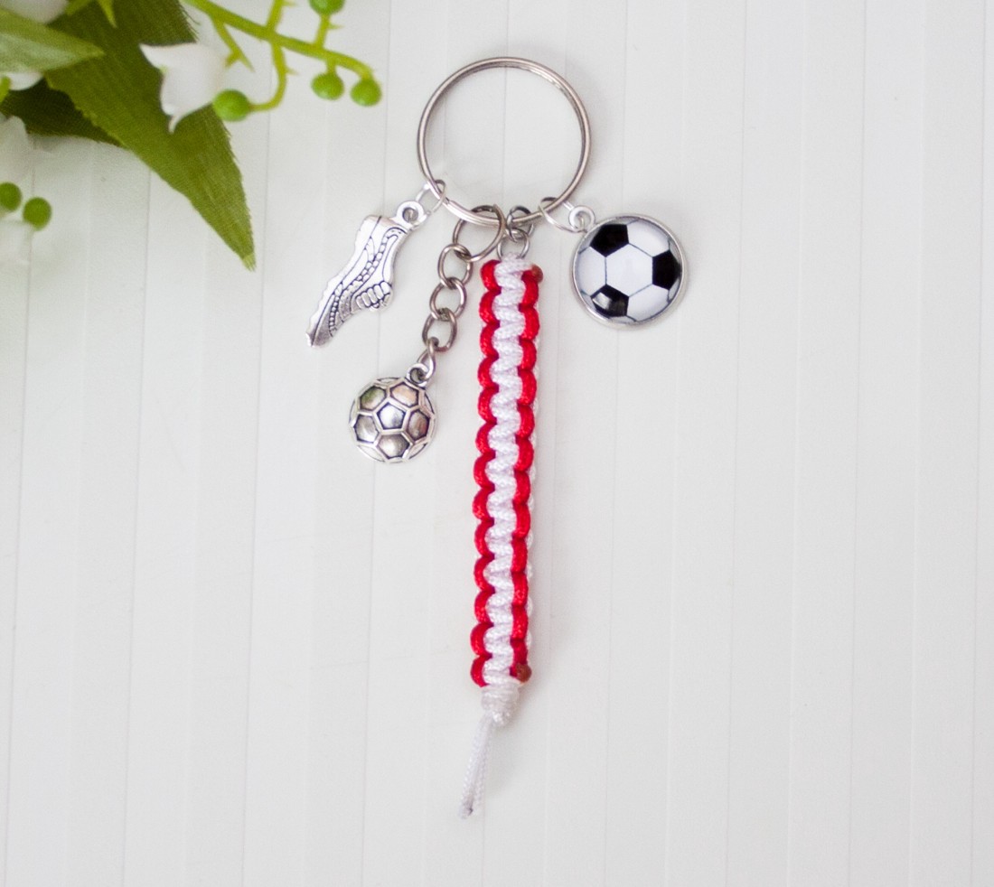 Breloc, ornament pentru geantă - Fotbal alb/roșu -  - Artynos.ro