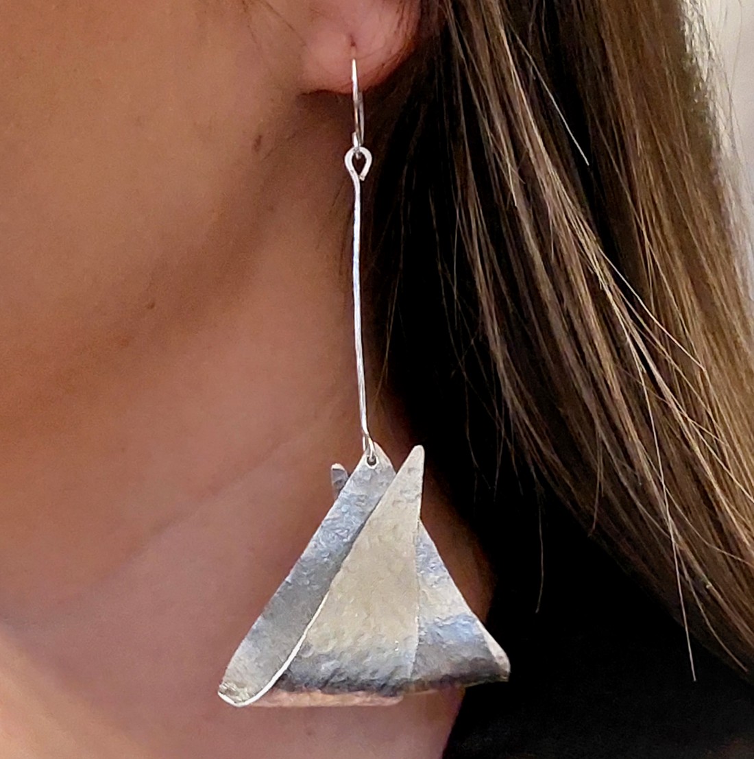 Cercei minimali din aluminiu - bijuterii - cercei lungi - Artynos.ro Cercei minimali din aluminiu - bijuterii - cercei lungi - Artynos.ro