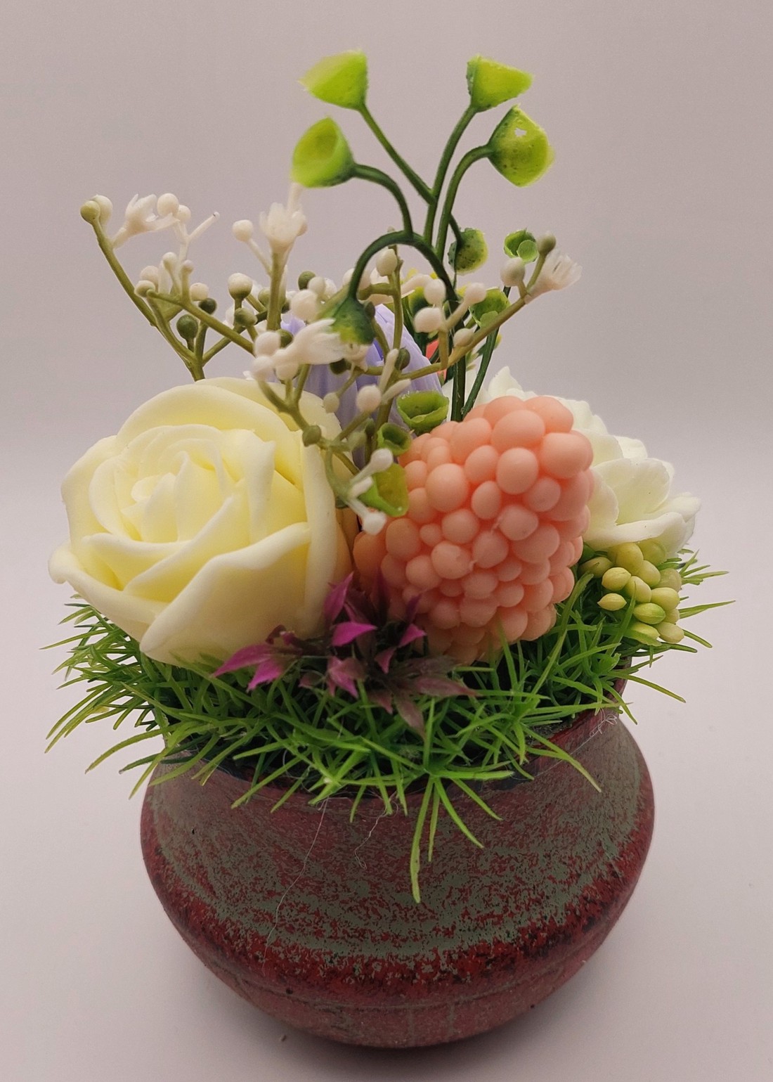 Vas de teracotă cu flori de săpun colorate -  - Artynos.ro