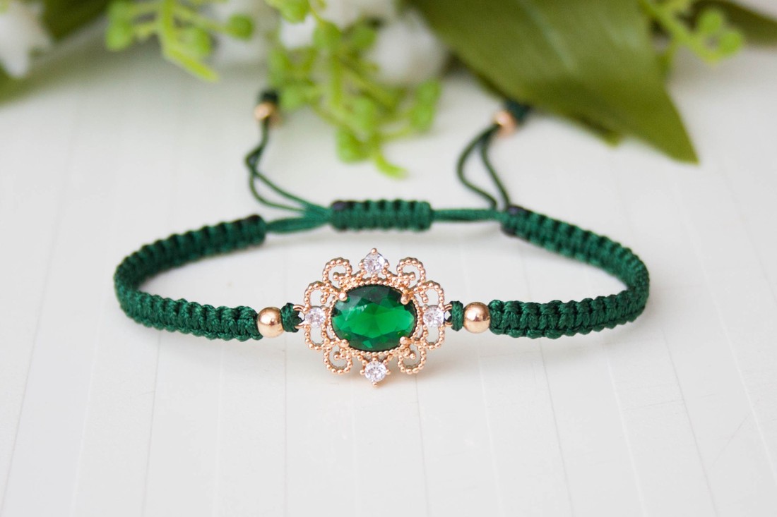 Brățară macramé împletită - Sticlă cu piatră verde închis - bijuterii - brățări - brățară împletită, brățară din fire - Artynos.ro