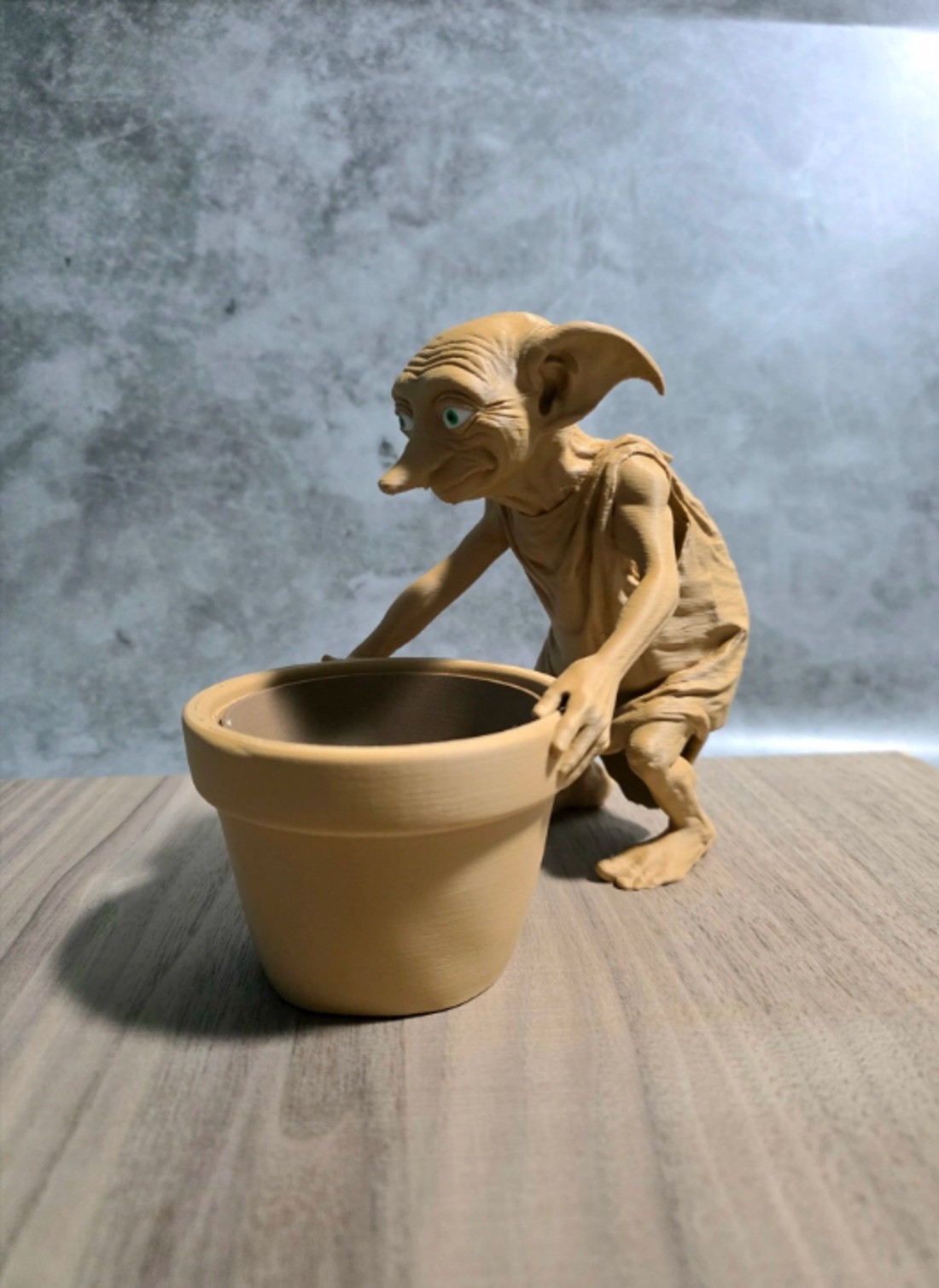 Ghiveci și statuetă cu Dobby din Harry Potter - casă & stil de viață - decorațiuni de casă - accesorii florale - ghiveci de plante - Artynos.ro