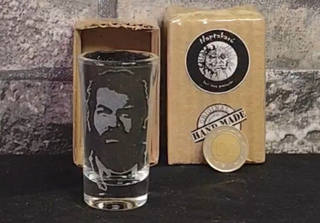 Pahar de shot din sticlă de 2,5 cl, cu model Bud Spencer, gravat manual  -  - Artynos.ro
