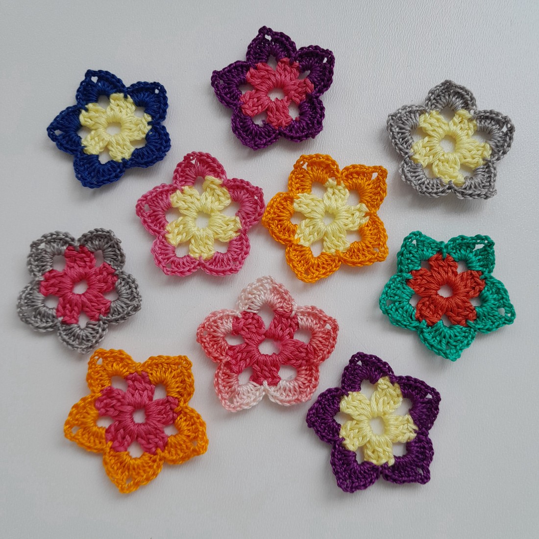 Pachet flori croșetate - 10 bucăți / pachet - - Artynos.ro Pachet flori croșetate - 10 bucăți / pachet - - Artynos.ro