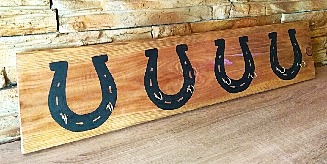 Suport de perete cu model de potcoavă - casă & stil de viață - accesorii pentru decorat casa - decorațiuni de pereți, decorațiuni suspendate - suport pentru chei - Artynos.ro Suport de perete cu model de potcoavă - casă & stil de viață - accesorii pentru decorat casa - decorațiuni de pereți, decorațiuni suspendate - suport pentru chei - Artynos.ro