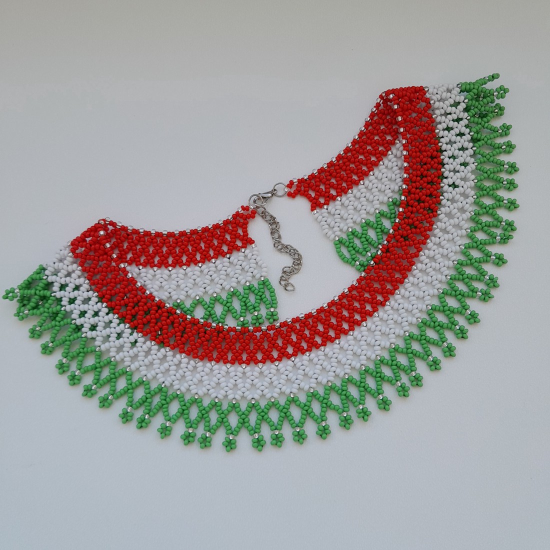 Colier de perle de culoare națională - - Artynos.ro Colier de perle de culoare națională - - Artynos.ro