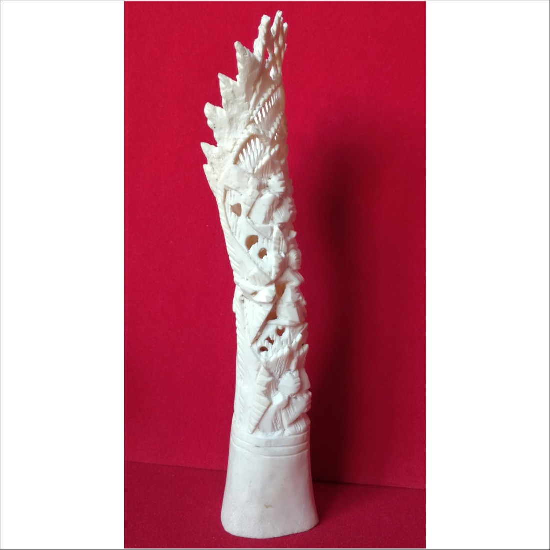 Statuie a zeiței Bali sculptată din os - arte vizuale și accesorii  - sculptură - statuie lemn - Artynos.ro