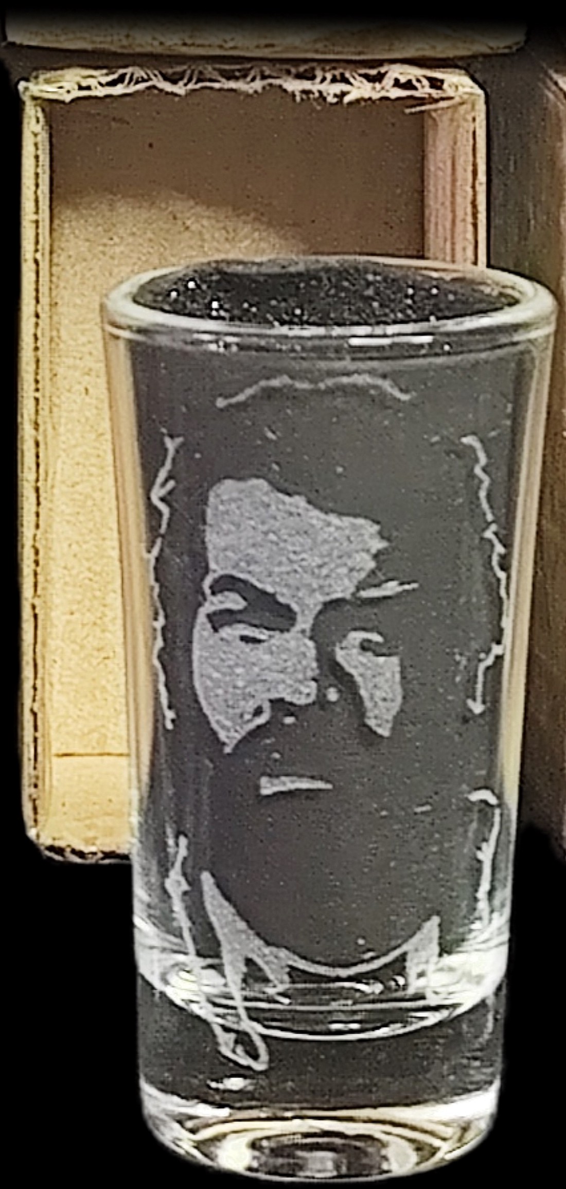 Pahar de shot din sticlă de 2,5 cl, cu model Bud Spencer, gravat manual  -  - Artynos.ro