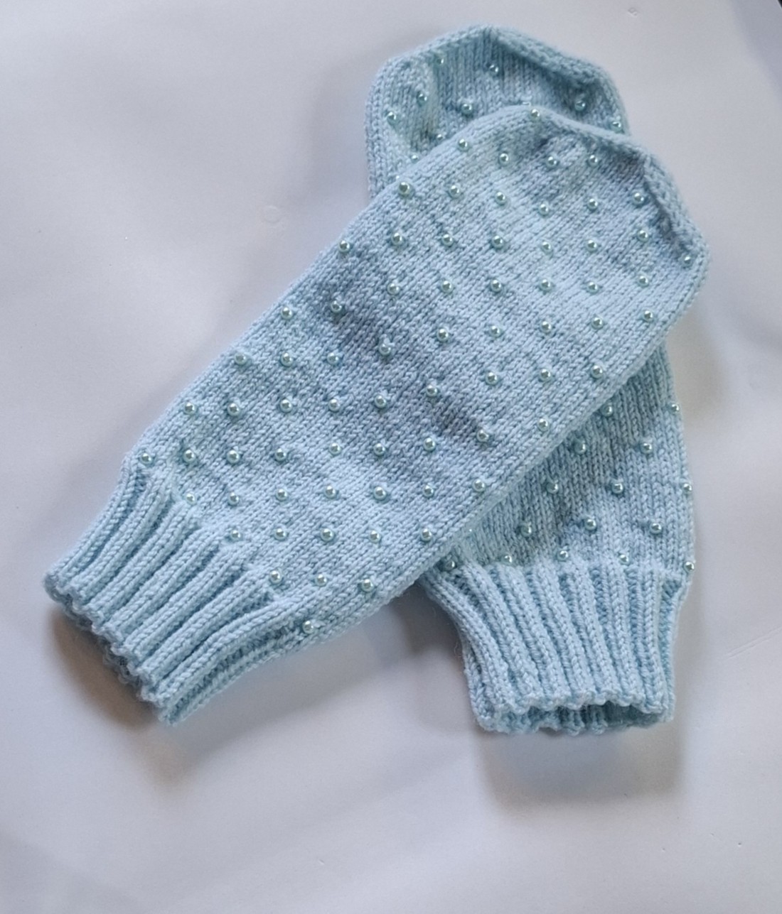 Mănuși tricotate manual cu împodobire cu mărgele -  - Artynos.ro