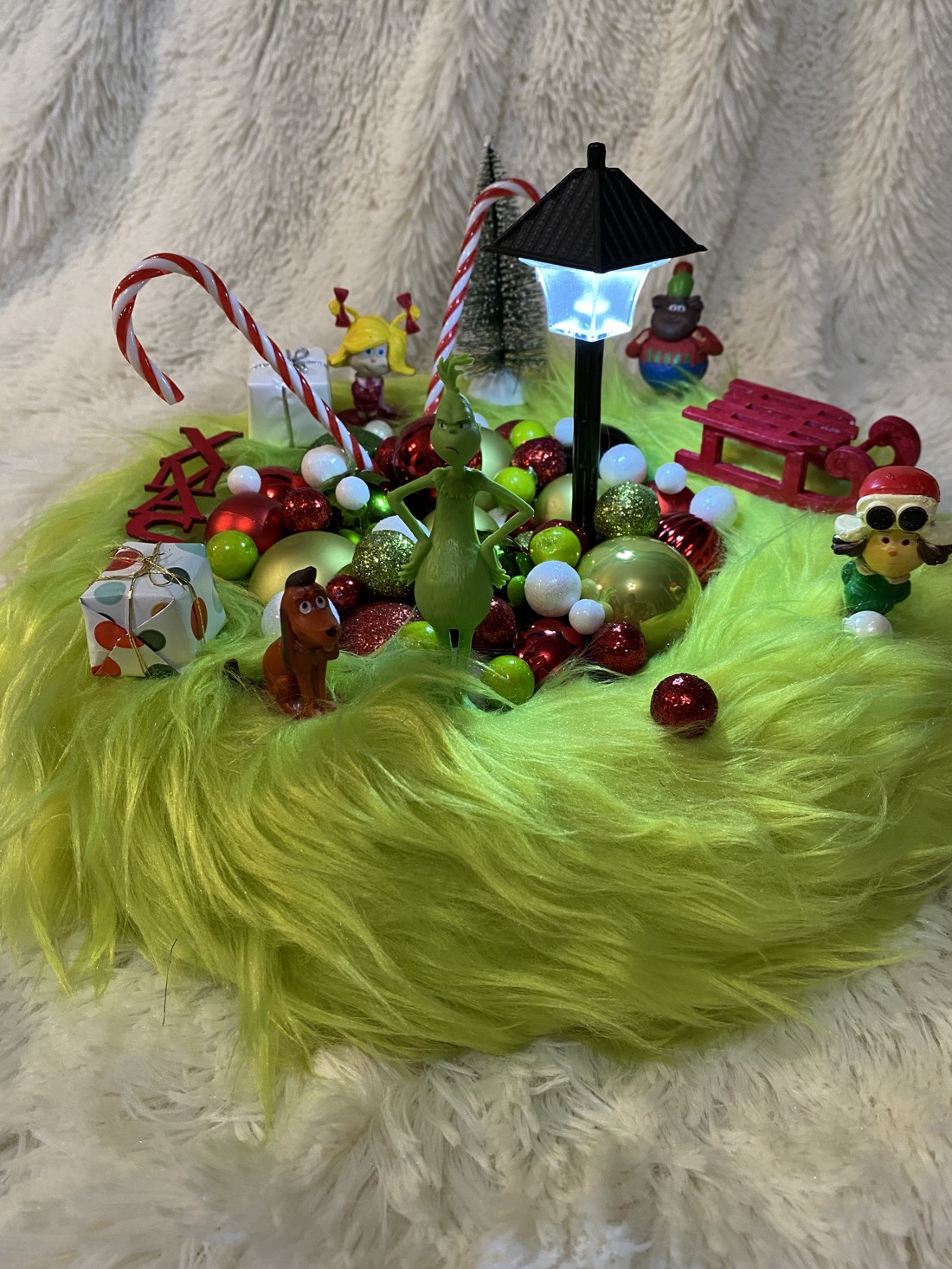 Coroană de tenis de masă Grinch Crăciun - - Artynos.ro Coroană de tenis de masă Grinch Crăciun - - Artynos.ro