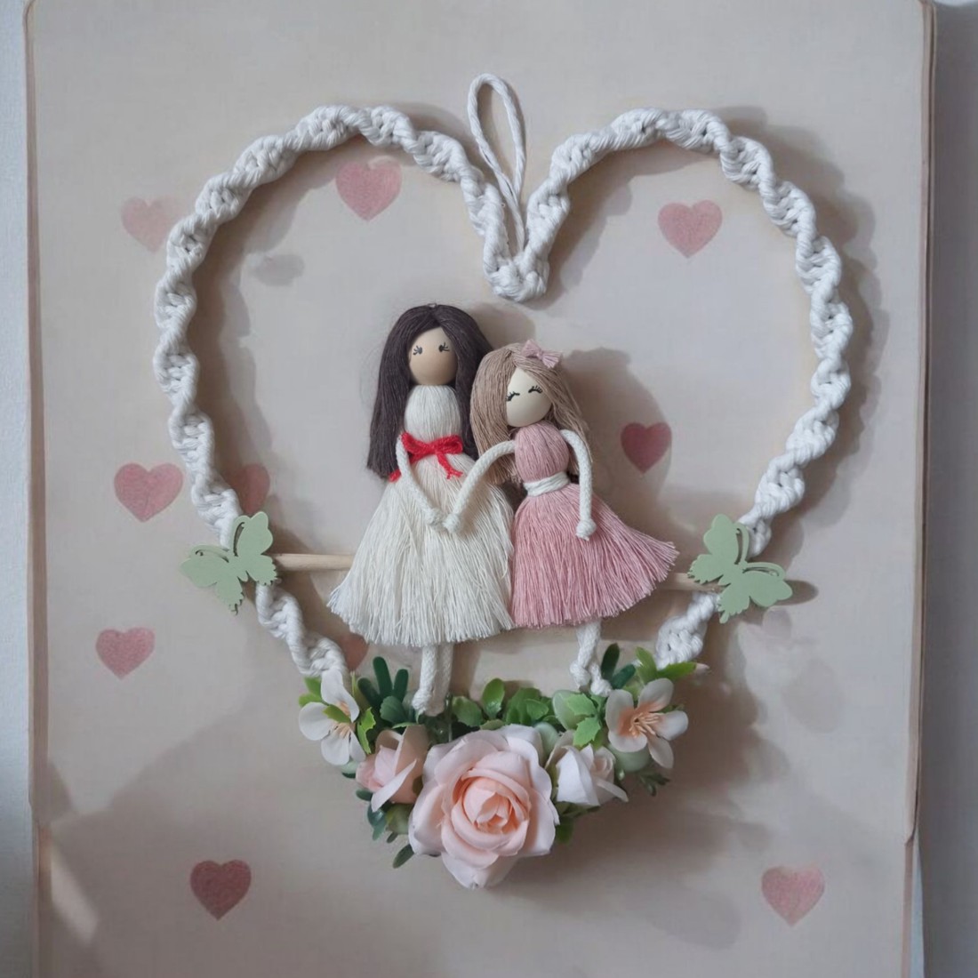 Makramé Cadou sincer de Ziua Mamei - mamă și fiică cu decor de flori de piersic -  - Artynos.ro