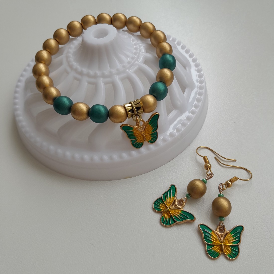 Set de bijuterii cu fluturi - brățară, cercei - - Artynos.ro Set de bijuterii cu fluturi - brățară, cercei - - Artynos.ro