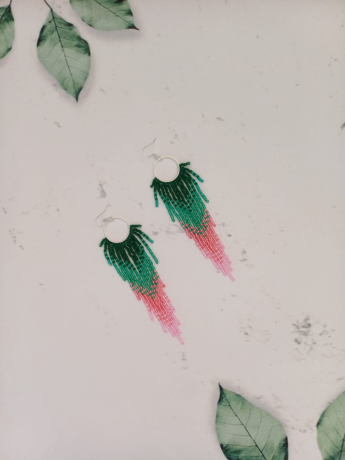 Cercei boho fringe in nuante de verde si roz - bijuterii - cercei - cercei cu franjuri - Artynos.ro Cercei boho fringe in nuante de verde si roz - bijuterii - cercei - cercei cu franjuri - Artynos.ro