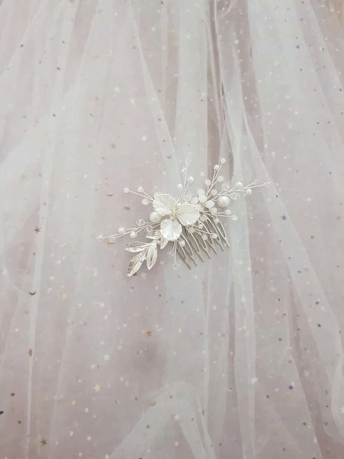 ELLIS - Pieptan mireasa floral - îmbrăcăminte și modă - accesorii păr - accesorii de păr - Artynos.ro ELLIS - Pieptan mireasa floral - îmbrăcăminte și modă - accesorii păr - accesorii de păr - Artynos.ro