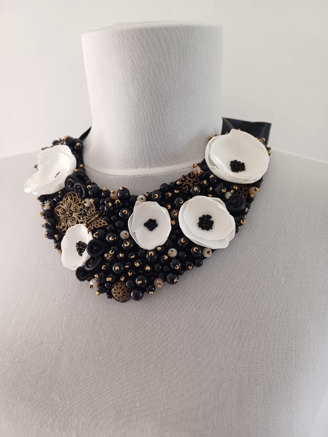 Colier floral statement Ivory Bohemian - bijuterii - coliere - coliere statement - Artynos.ro Colier floral statement Ivory Bohemian - bijuterii - coliere - coliere statement - Artynos.ro