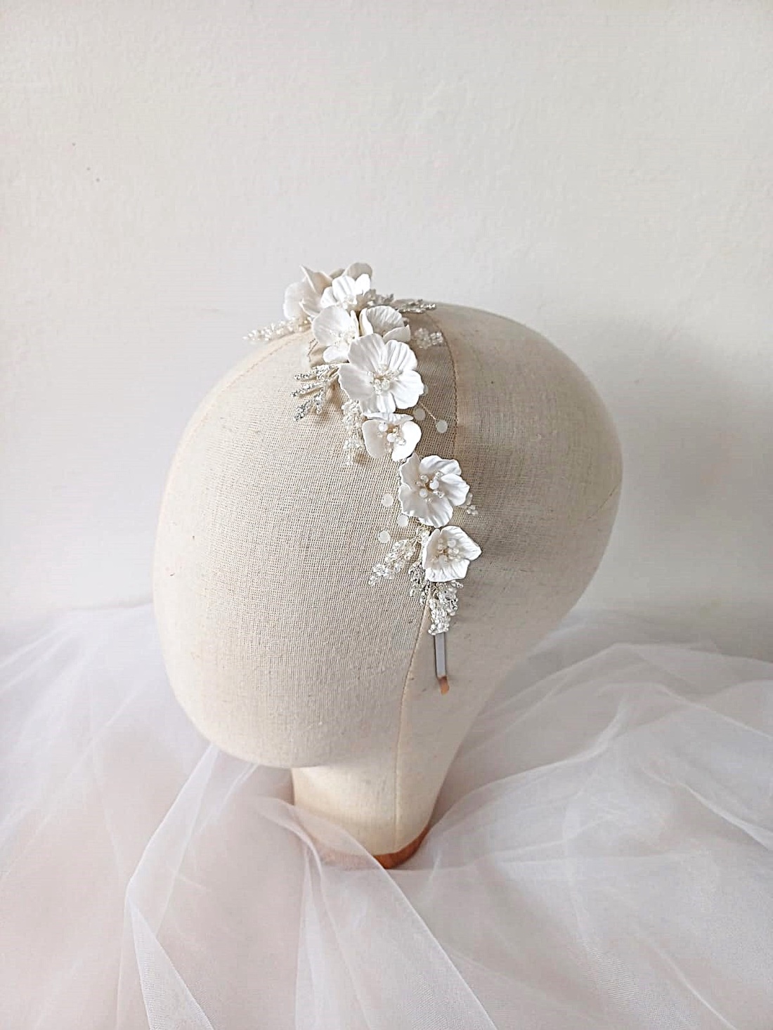 Diadema mireasa Fleur Amour - accesorii nuntă - ornamente de păr de nuntă - accesorii păr nuntă - Artynos.ro Diadema mireasa Fleur Amour - accesorii nuntă - ornamente de păr de nuntă - accesorii păr nuntă - Artynos.ro