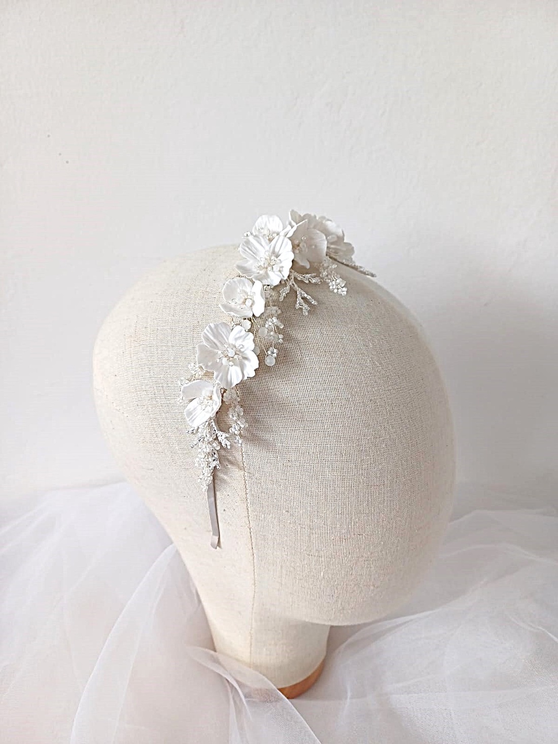Diadema mireasa Fleur Amour - accesorii nuntă - ornamente de păr de nuntă - accesorii păr nuntă - Artynos.ro Diadema mireasa Fleur Amour - accesorii nuntă - ornamente de păr de nuntă - accesorii păr nuntă - Artynos.ro
