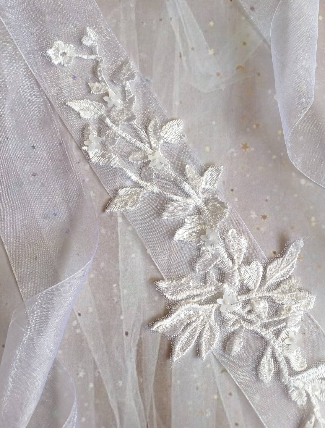 Esarfa pentru traditia dezgatitului miresei - accesorii nuntă - ornamente de păr de nuntă - accesorii păr nuntă - Artynos.ro Esarfa pentru traditia dezgatitului miresei - accesorii nuntă - ornamente de păr de nuntă - accesorii păr nuntă - Artynos.ro