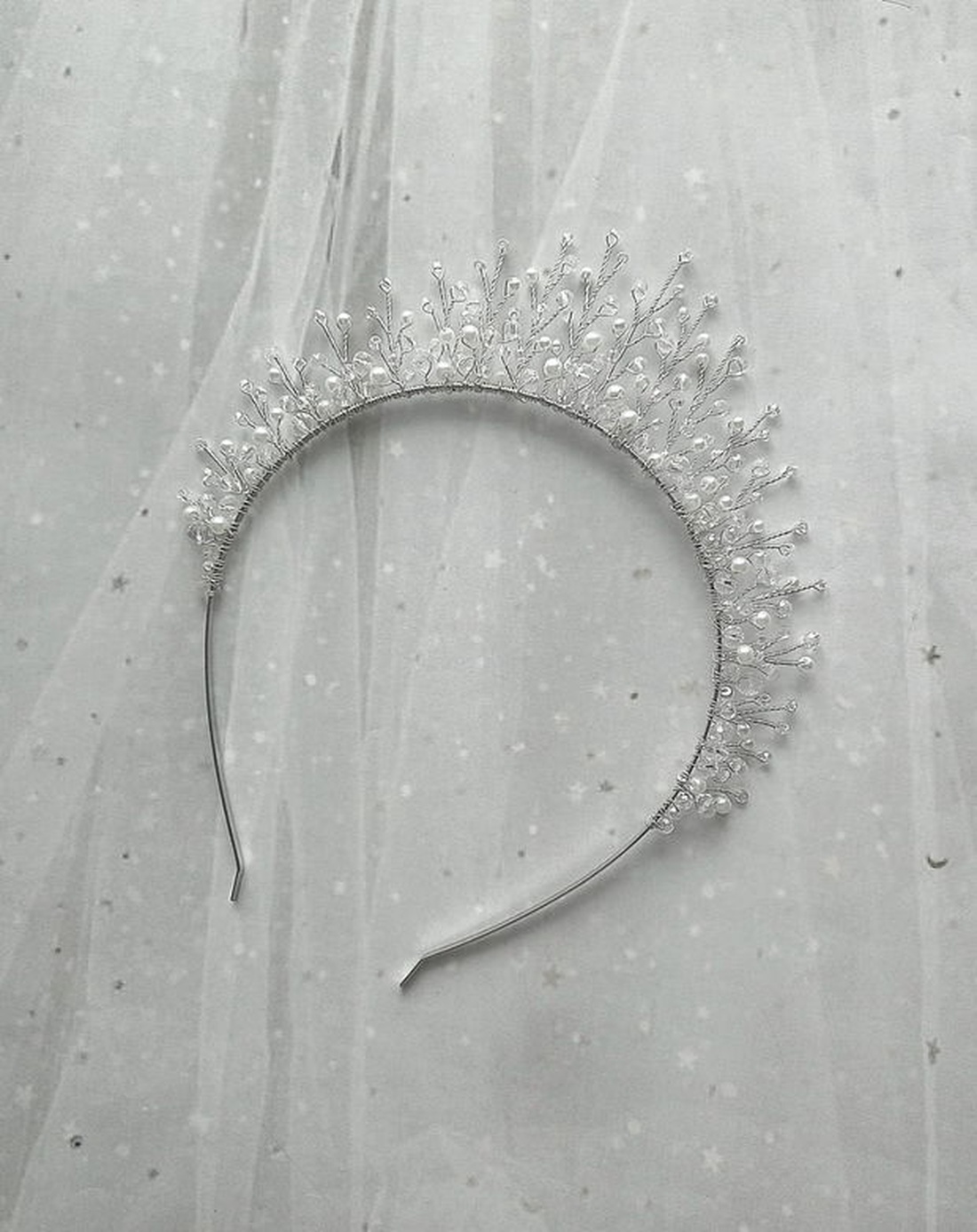 Tiara mireasa cu perle si cristale - accesorii nuntă - ornamente de păr de nuntă - accesorii păr nuntă - Artynos.ro Tiara mireasa cu perle si cristale - accesorii nuntă - ornamente de păr de nuntă - accesorii păr nuntă - Artynos.ro