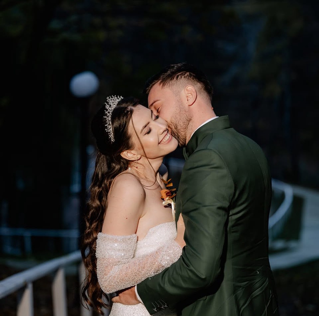 Tiara mireasa cu perle si cristale - accesorii nuntă - ornamente de păr de nuntă - accesorii păr nuntă - Artynos.ro Tiara mireasa cu perle si cristale - accesorii nuntă - ornamente de păr de nuntă - accesorii păr nuntă - Artynos.ro