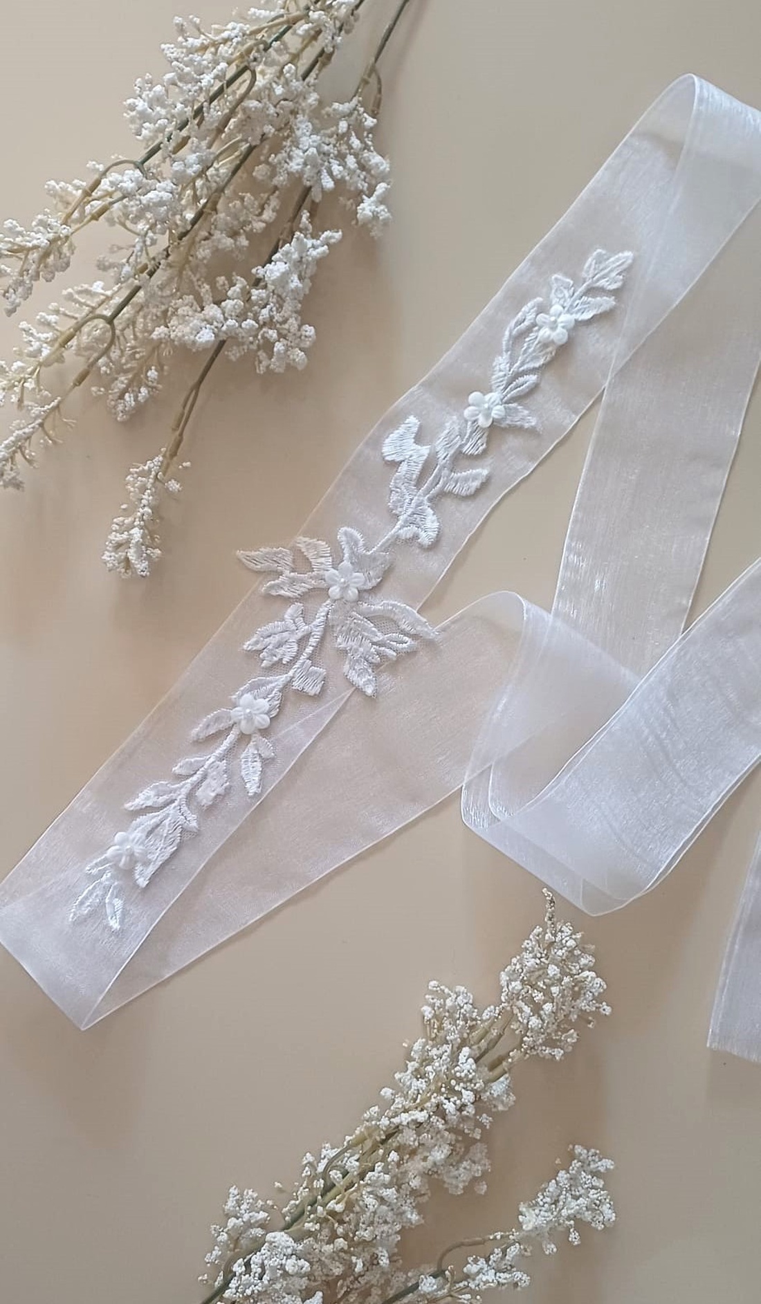 Esarfa mireasa pentru traditia dezgatitului - accesorii nuntă - ornamente de păr de nuntă - accesorii păr nuntă - Artynos.ro Esarfa mireasa pentru traditia dezgatitului - accesorii nuntă - ornamente de păr de nuntă - accesorii păr nuntă - Artynos.ro