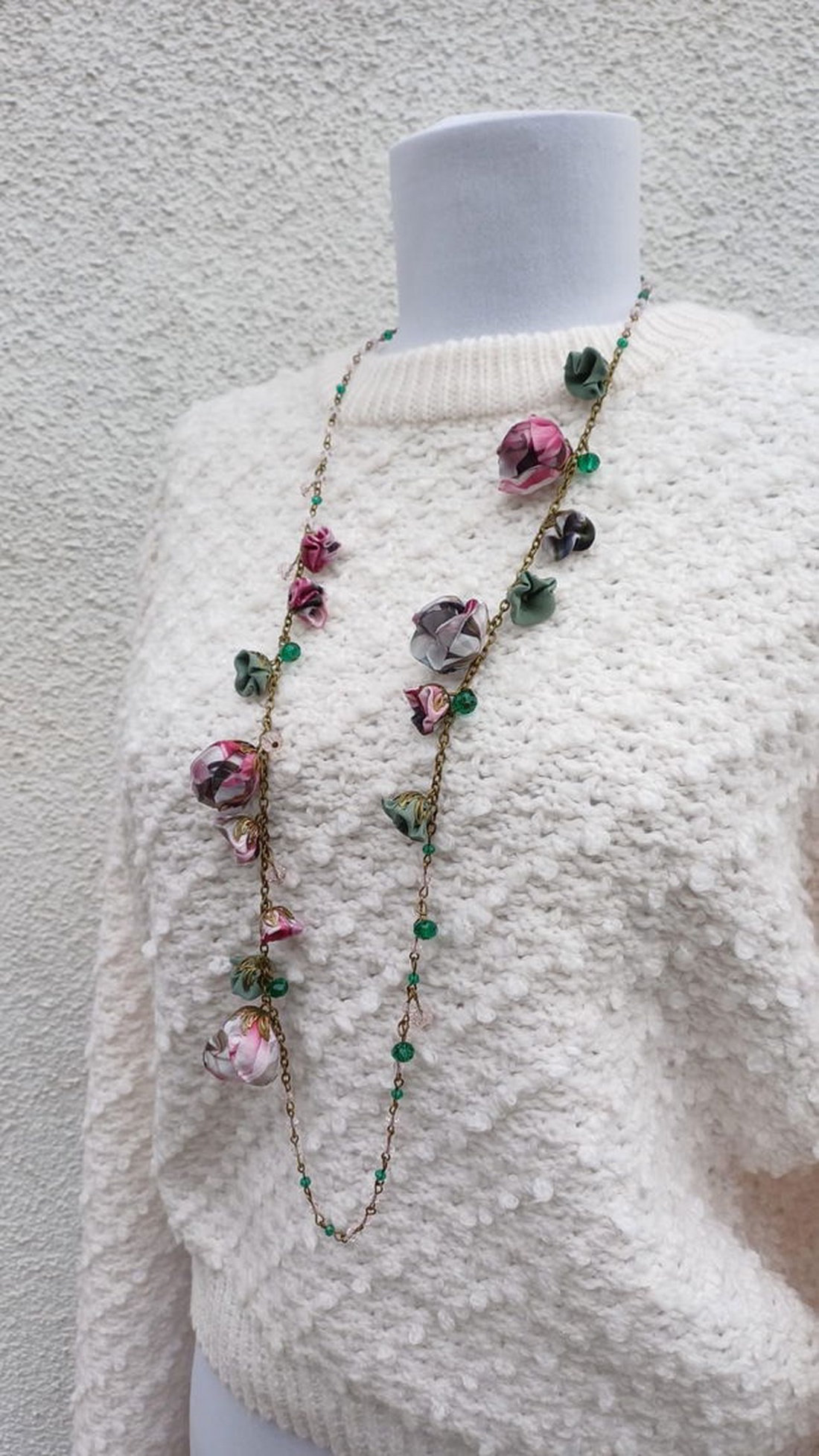 Colier floral lung, asimetric - bijuterii - coliere - coliere din mărgele - Artynos.ro