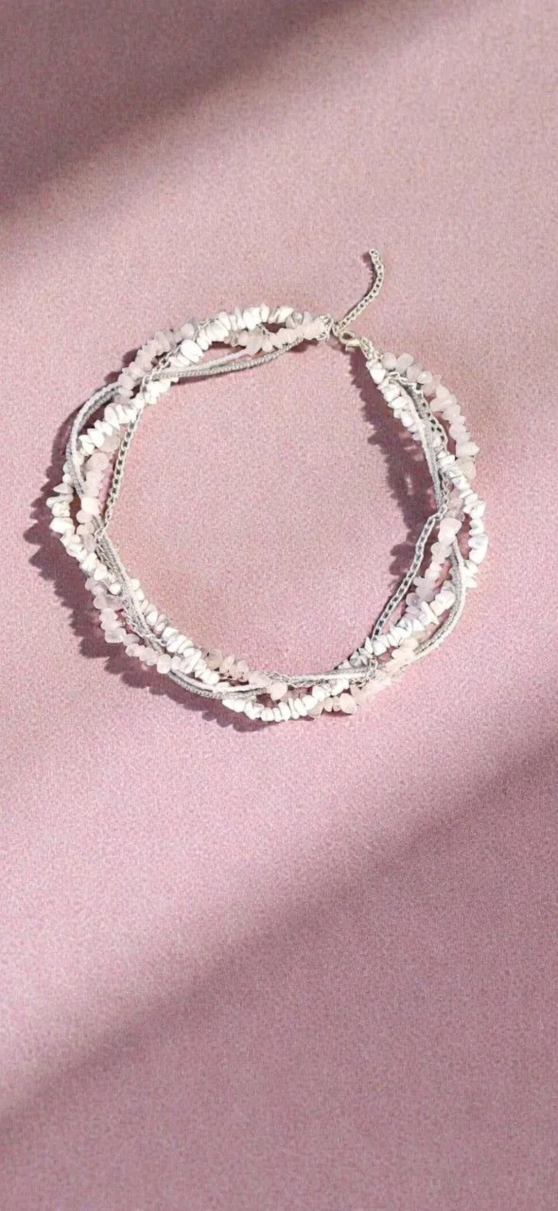 Colier scurt, realizat din Howlite si Cuart roz - bijuterii - coliere - coliere cu multiple șiruri - Artynos.ro