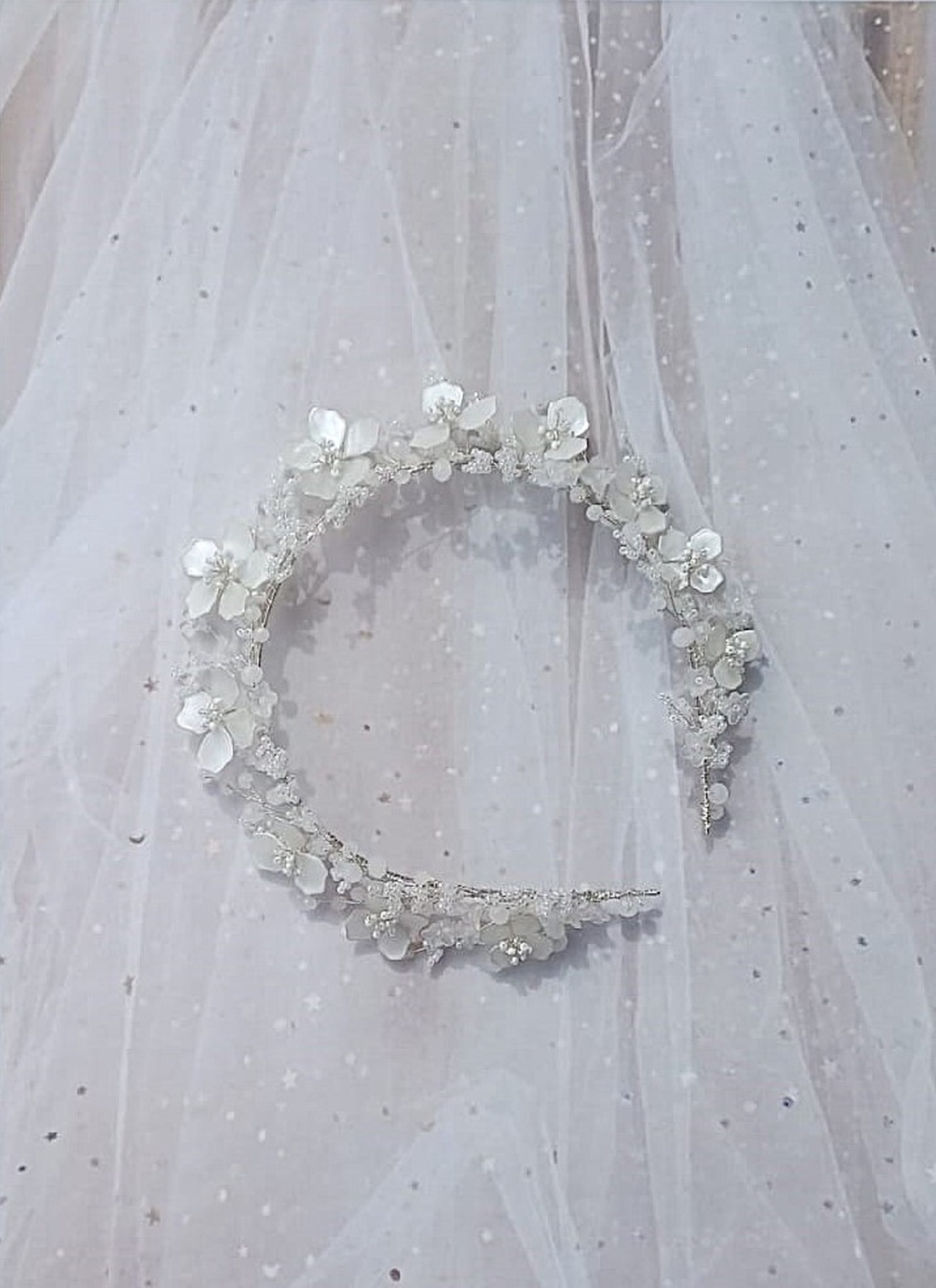 Tiara florala mireasa - Blossom Muse - accesorii nuntă - ornamente de păr de nuntă - accesorii păr nuntă - Artynos.ro