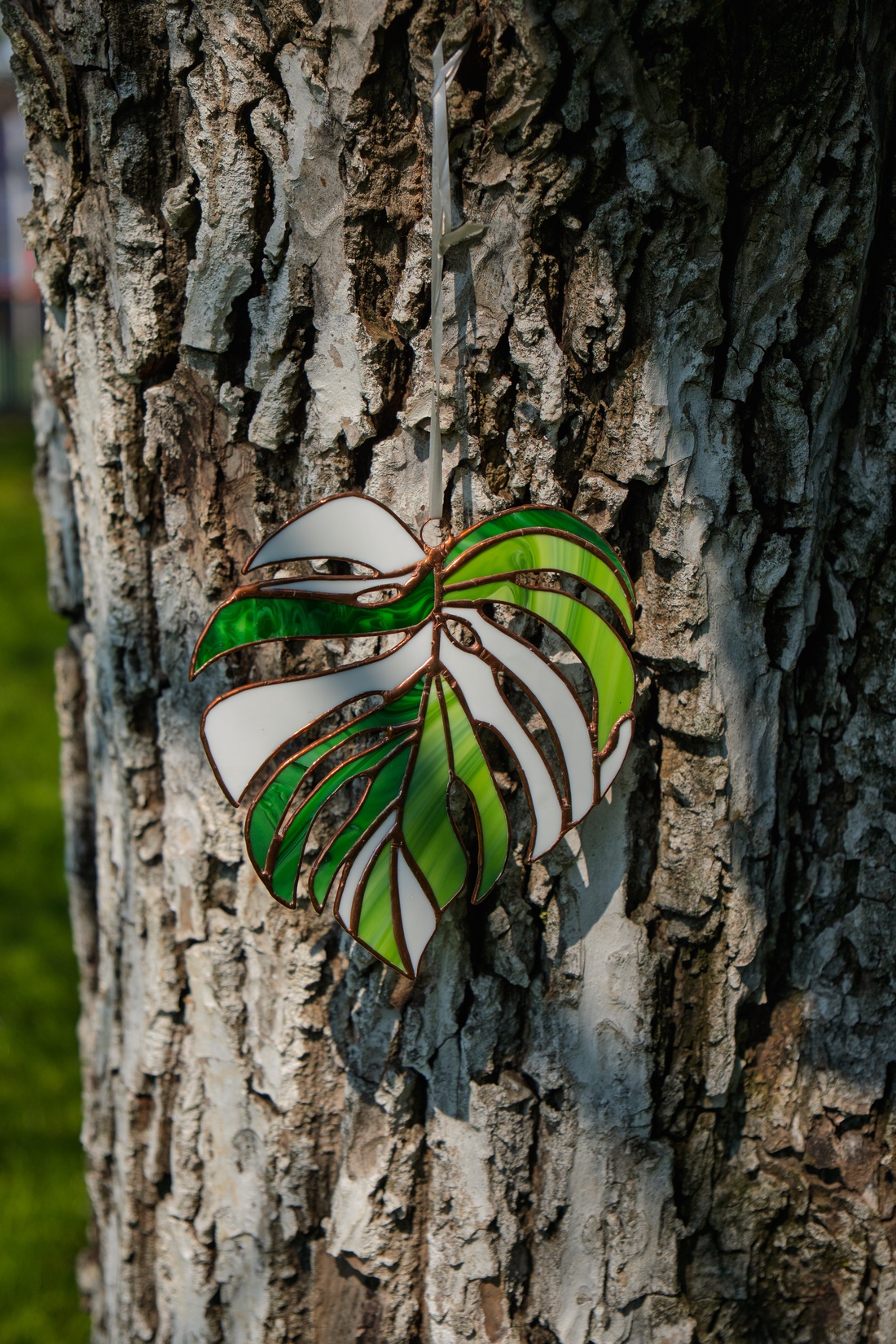 Frunza Monstera din sticla de vitraliu - arte vizuale și accesorii  - alte arte - Artynos.ro