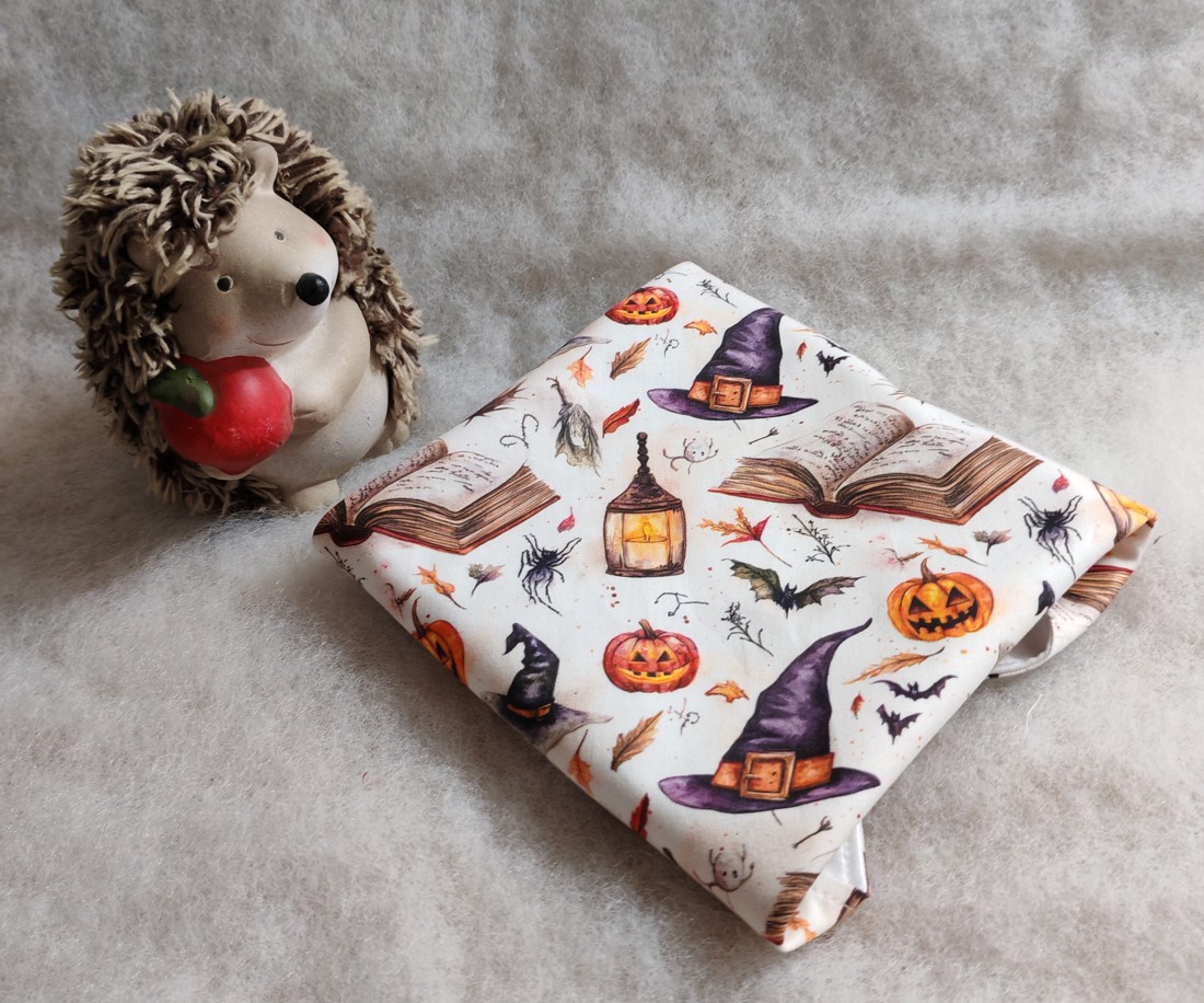 Șervet textil reutilizabil cu motive de Halloween � vrăjitoare, dovleac, liliac -  - Artynos.ro
