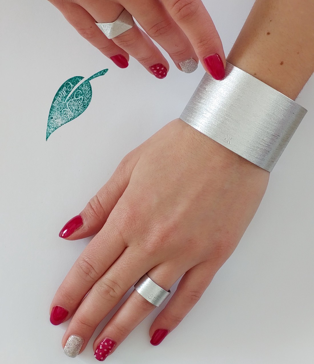 Brățară lustruită din aluminiu frumos lucios -  - Artynos.ro Brățară lustruită din aluminiu frumos lucios -  - Artynos.ro