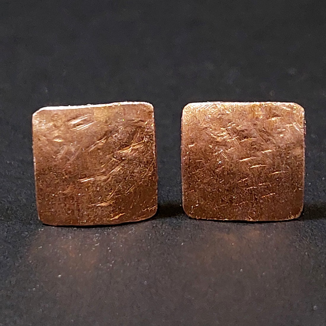 Cercei mini pătrați minimaliști din cupru -  - Artynos.ro Cercei mini pătrați minimaliști din cupru -  - Artynos.ro